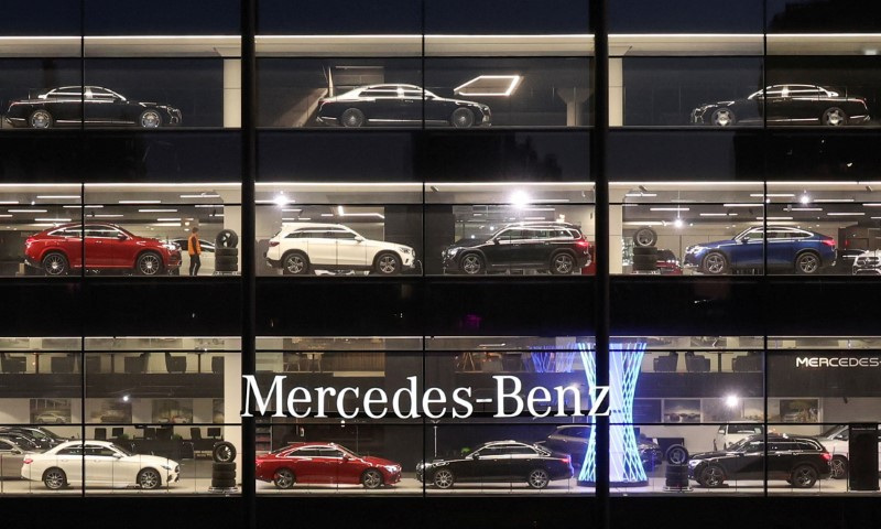Mercedes-Benz hits 2023 sales forecast, supply snags weigh on Q4