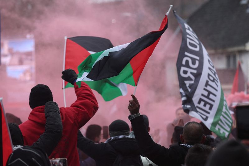 &copy; Reuters. Manifestantes pró-palestinos em Haia
11/1/2024   REUTERS/Thilo Schmuelgen