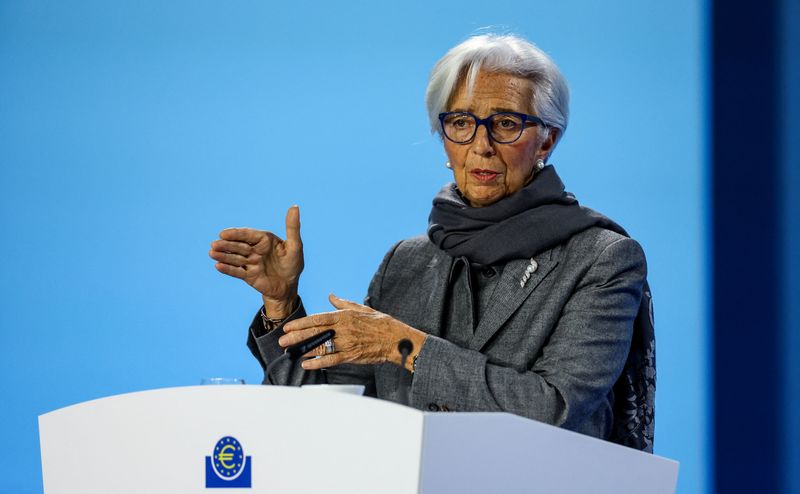 &copy; Reuters. European Central Bank (ECB) President Christine Lagarde gestures as she speaks to the media following the Governing Council's monetary policy meeting at the ECB headquarters in Frankfurt, Germany, December 14, 2023. REUTERS/Kai Pfaffenbach/File Photo