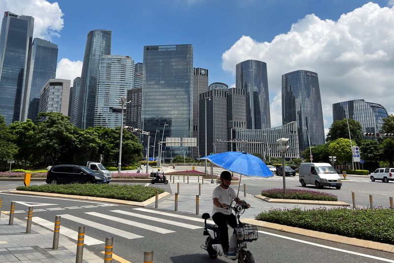 &copy; Reuters. A man rides a scooter past a completed central area of Qianhai new district in Shenzhen, Guangdong province, China August 25, 2023. REUTERS/David Kirton/File Photo