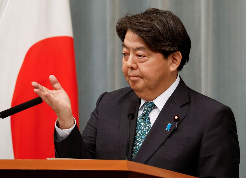 &copy; Reuters. يوشيماسا هاياشي كبير أمناء مجلس الوزراء الياباني خلال مؤتمر صحفي في طوكيو يوم 14 ديسمبر كانون الأول 2023. تصوير: إيسي كاتو - رويترز.