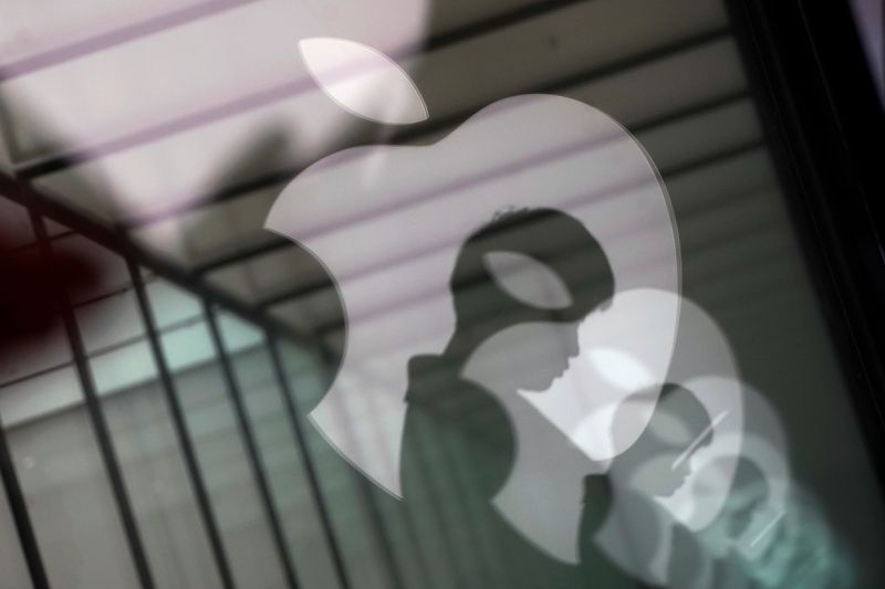 &copy; Reuters. Apple company logos are reflected on the glass window outside an Apple store in Shanghai, China January 3, 2019. REUTERS/Aly Song/File Photo