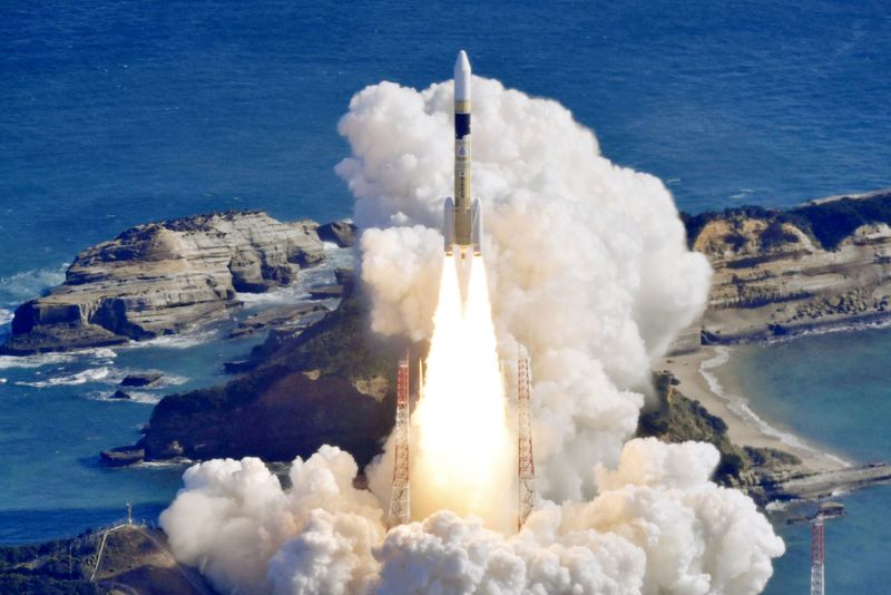 © Reuters. An optical observation satellite on H-IIA rocket is launched at Tanegashima Space Center on the southwestern island of Tanegashima, Japan in this photo taken by Kyodo on January 12, 2024. Kyodo/via REUTERS