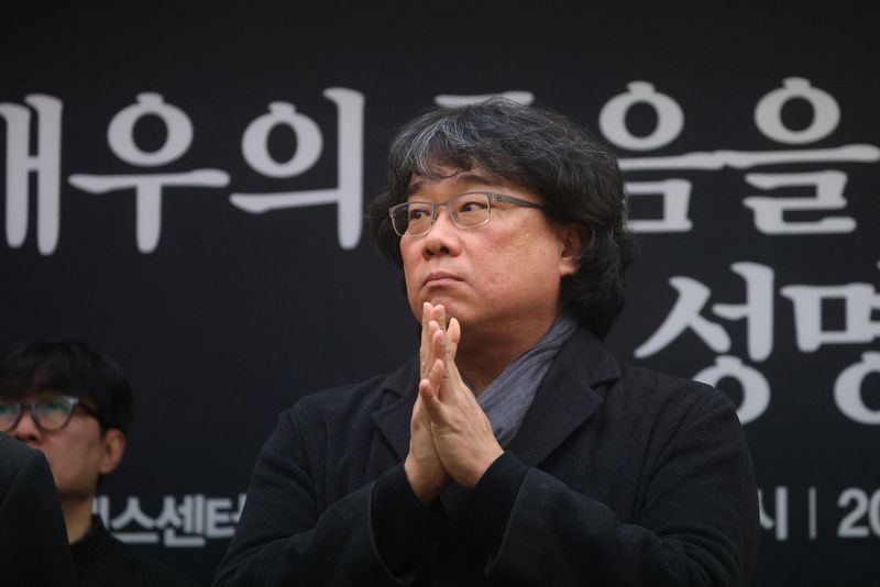 &copy; Reuters. South Korean director Bong Joon-ho attends a press conference to call for the protection of artists and an investigation into the death of actor Lee Sun-kyun who was found dead in apparent suicide amid a drug probe, in Seoul, South Korea, January 12, 2024