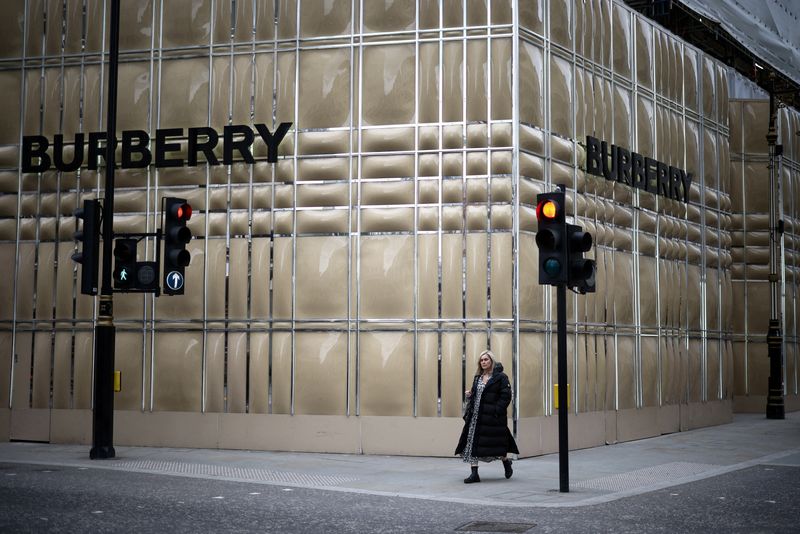 &copy; Reuters. Un negozio Burberry a Londra. REUTERS/Henry Nicholls