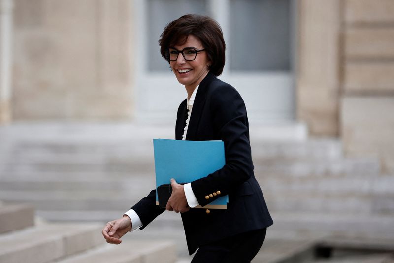 &copy; Reuters. La nouvelle ministre française de la Culture, Rachida Dati, arrive pour la première réunion hebdomadaire du cabinet suite à un remaniement gouvernemental à l'Elysée à Paris. /Photo prise le 2 janvier 2024/REUTERS/Benoit Tessier