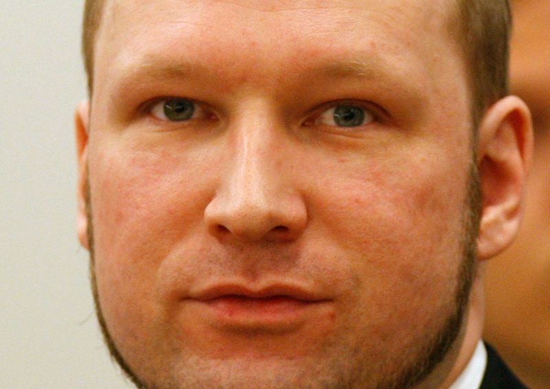 &copy; Reuters. FILE PHOTO: Norwegian mass killer Anders Behring Breivik arrives to hear the verdict in his trial at a courtroom in Oslo August 24, 2012. REUTERS/Stoyan Nenov/File Photo