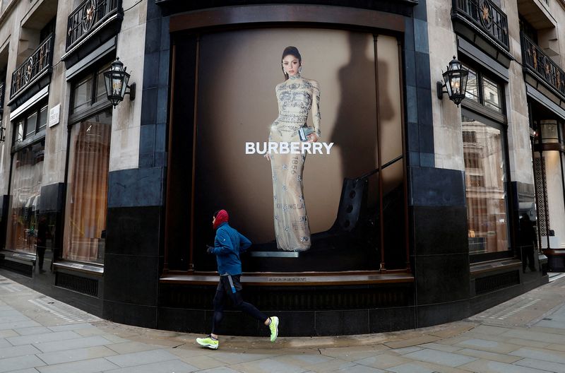 &copy; Reuters. Une boutique Burberry, à Londres. /Photo prise le 16 janvier 2023/REUTERS/Peter Nicholls