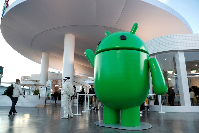 &copy; Reuters. FILE PHOTO: A statue of the Android mascot is displayed in front of the Google house at CES 2024, an annual consumer electronics trade show, in Las Vegas, Nevada, U.S. January 10, 2024. REUTERS/Steve Marcus/File Photo