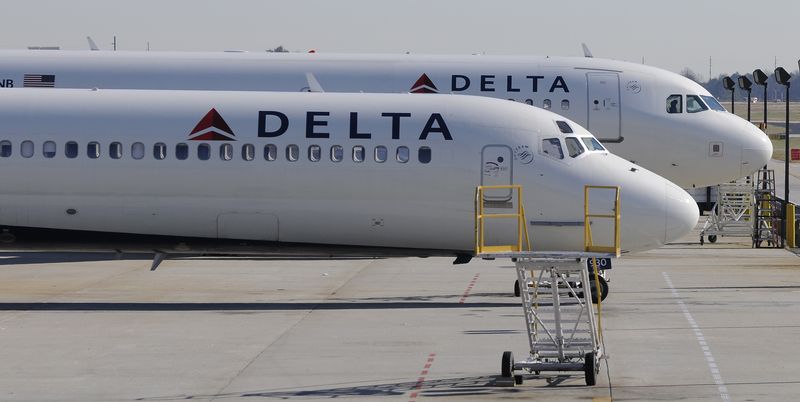 &copy; Reuters. A Delta Airlines MD-88 (foreground) with Airbus A320 (background) at Hartsfield-Jackson International Airport in Atlanta , Georgia, December 9, 2011.    REUTERS/Tami Chappell/File Photo