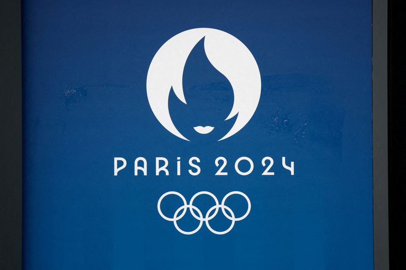 &copy; Reuters. FILE PHOTO: The logo of the Paris 2024 Olympic and Paralympic Games is seen on an official Paris 2024 store at Place de l'Opera in Paris, France, January 1, 2024. REUTERS/Benoit Tessier/File Photo