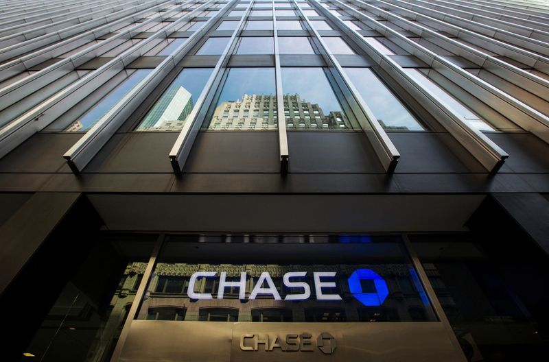 &copy; Reuters. FILE PHOTO: A sign is mounted on the side of a branch of the JPMorgan Chase & Co bank in New York, March 15, 2013. REUTERS/Lucas Jackson/File Photo