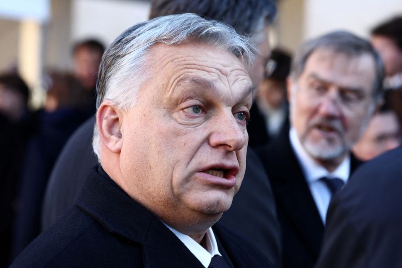 &copy; Reuters. FILE PHOTO: Hungary's Prime Minister Viktor Orban arrives to attend a national tribute ceremony for late French politician and former European Commission President Jacques Delors in the courtyard of the Hotel des Invalides in Paris, France, January 5, 202