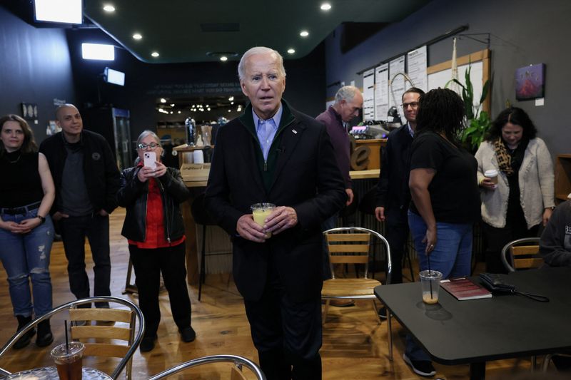 &copy; Reuters. U.S. President Joe Biden answers questions from the press at Nowhere Coffee Co. in Emmaus, Pennsylvania, U.S., January 12, 2024. REUTERS/Leah Millis