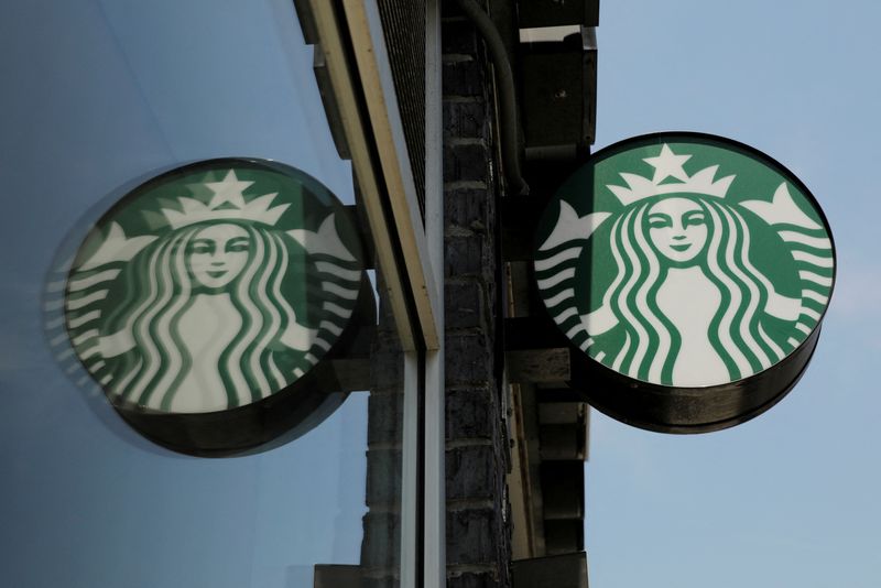 &copy; Reuters. Logo da rede Starbucks em loja do Brooklyn, em Nova York
29/05/2018
REUTERS/Lucas Jackson