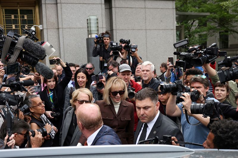 &copy; Reuters. FILE PHOTO: E. Jean Carroll exits the Manhattan Federal Court following the verdict in the civil rape accusation case against former U.S. President Donald Trump, in New York City, U.S., May 9, 2023. REUTERS/Andrew Kelly