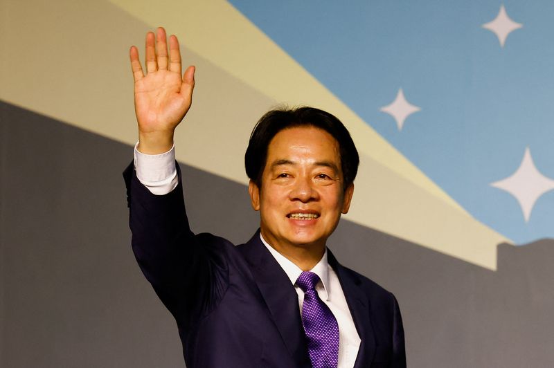 &copy; Reuters. رئيس تايوان المنتخب لاي تشينج-تي يلوح بيده لأنصاره خلال مؤتمر صحفي في تايبه في يوم 13 يناير كانون الثاني 2024 عقب فوزه بالانتخابات الرئاسية . تص