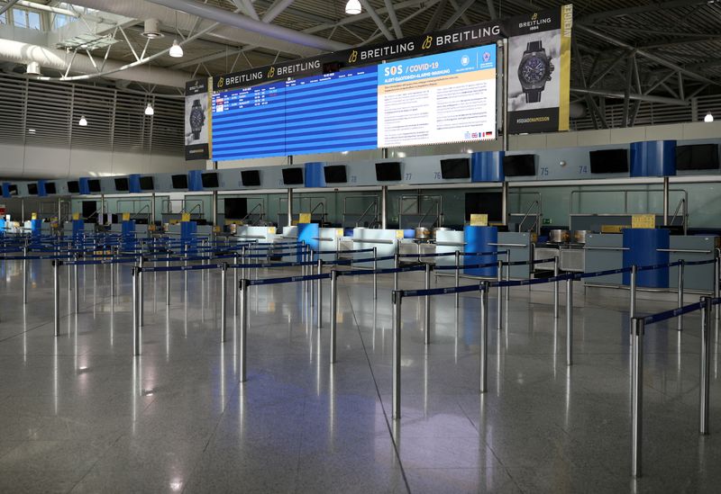 &copy; Reuters. FILE PHOTO: Empty hall of the Eleftherios Venizelos International Airport is pictured during the spread of the coronavirus disease (COVID-19), in Athens, Greece, May 18, 2020. REUTERS/Alkis Konstantinidis/File Photo