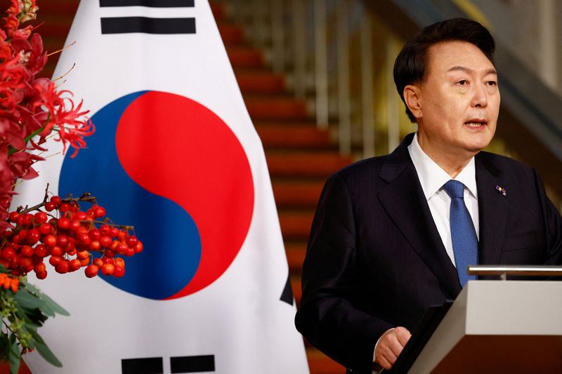&copy; Reuters. １月１５日、韓国の尹錫悦大統領は、雇用促進を図るため、今年で終了する国内半導体産業への投資に対する税控除を延長すると表明した。写真はハーグで２０２３年１２月撮影（２０２４