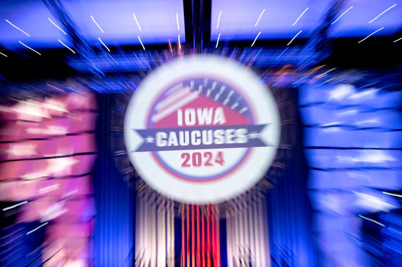 © Reuters. Signage for the 2024 Iowa Caucuses is seen taken with a long exposure at the Iowa Caucus media center at the Iowa Events Center ahead of the Iowa caucus vote in Des Moines, Iowa, U.S., January 14, 2024. REUTERS/Cheney Orr