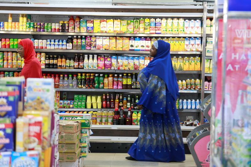 &copy; Reuters. People shop at Cherries Hypermarket in Abuja, Nigeria March 15, 2022. REUTERS/Afolabi Sotunde