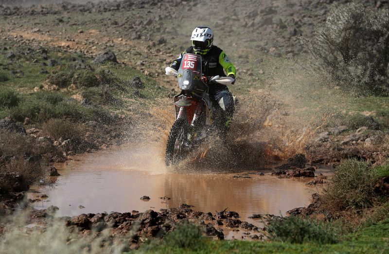 &copy; Reuters. FOTO DE ARCHIVO. Rally - Rally Dakar - Etapa 1 - Alula a Al Henakiyah - Arabia Saudí - 6 de enero de 2024 - Carles Falcón del Twintrail Racing Team en acción durante la etapa 1. REUTERS/Hamad I Mohammed