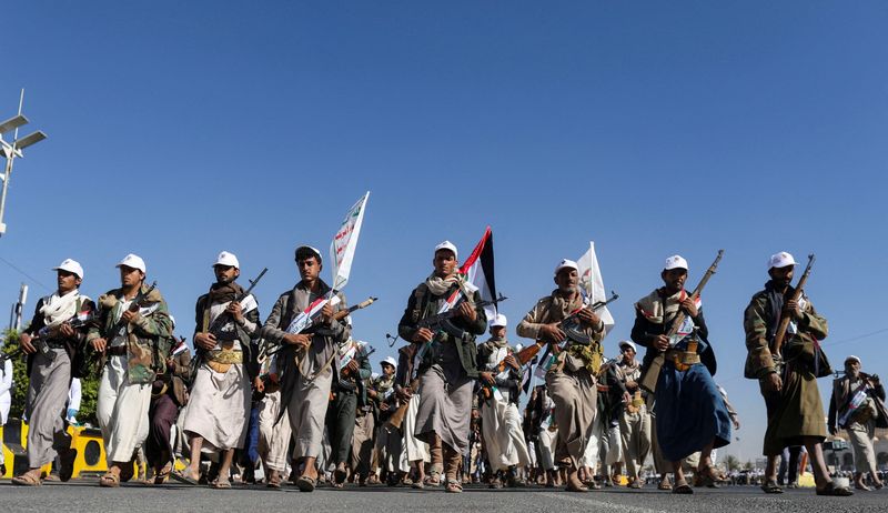 &copy; Reuters. Desfile militar em Sanaa, Iêmen, de recém-recrutados a serem enviados para lutar em apoio aos palestinos na Faixa de Gaza
02/12/2023
REUTERS/Khaled Abdullah