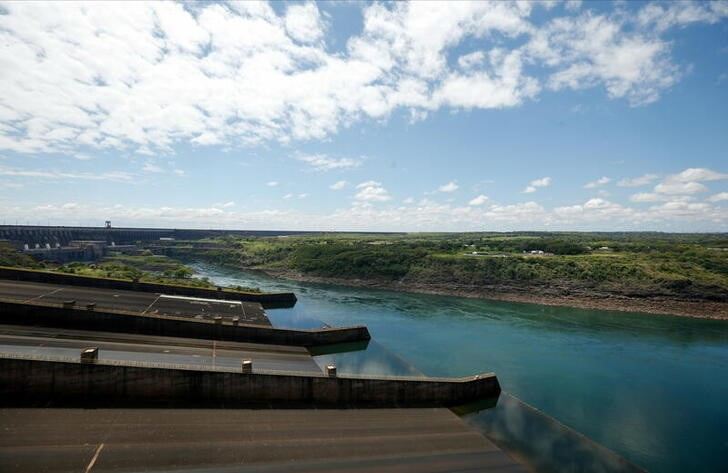 &copy; Reuters. Represa da usina hidrelétrica de Itaipu. REUTERS/Cesar Olmedo