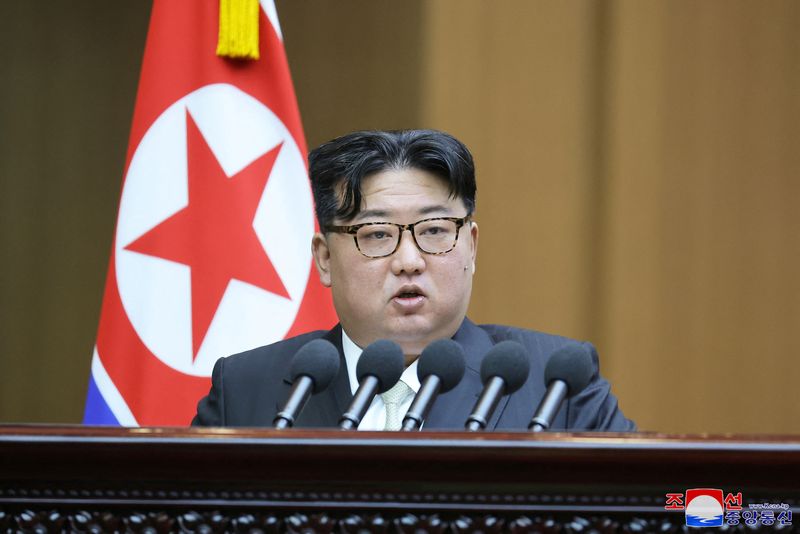 &copy; Reuters.  １月１６日、 北朝鮮の金正恩朝鮮労働党総書記（写真）は韓国との統一はもはや不可能だと述べ、年末の演説内容を繰り返した。平壌で１５日撮影。KCNA配信（２０２４年　ロイター）