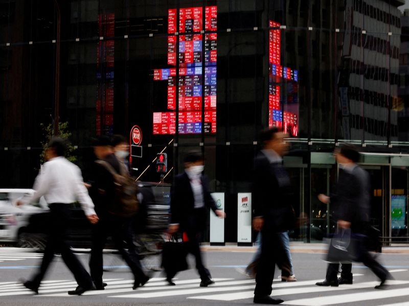 Japan's top business lobby calls for worker pay raises above inflation