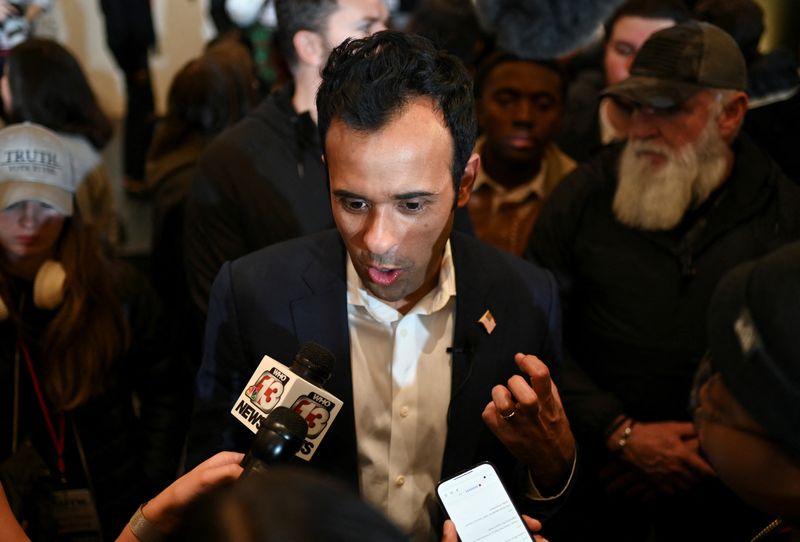&copy; Reuters. Republican presidential candidate and businessman Vivek Ramaswamy speaks to the media at his Iowa caucus night watch party after suspending his campaign and endorsing former U.S. President Donald Trump in Des Moines, Iowa, U.S. January 15, 2024. REUTERS/S