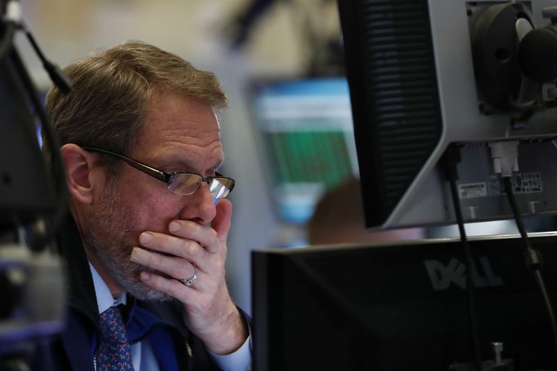 &copy; Reuters. Un trader travaille à la Bourse de New York. /Photo prise le 13 décembre 2016/REUTERS/Lucas Jackson