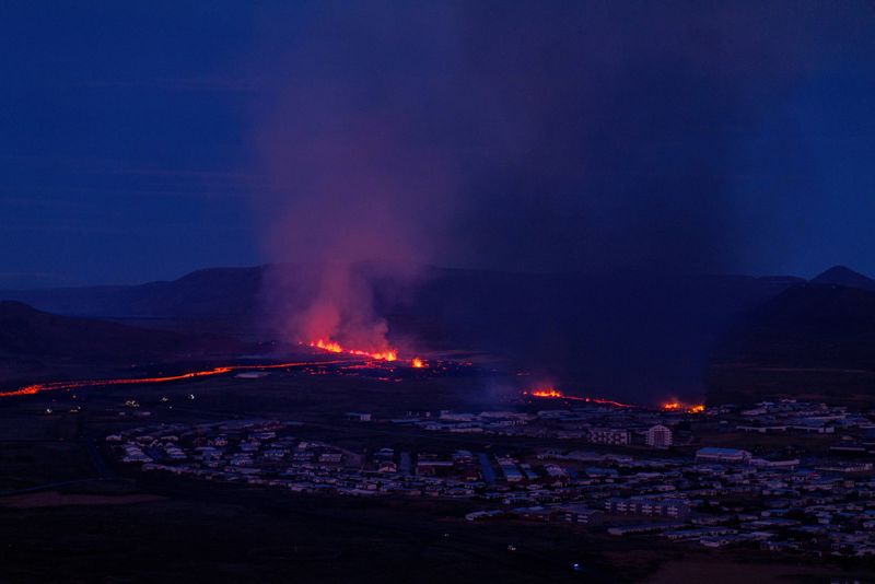 Icelandic volcano calms down but risk remains