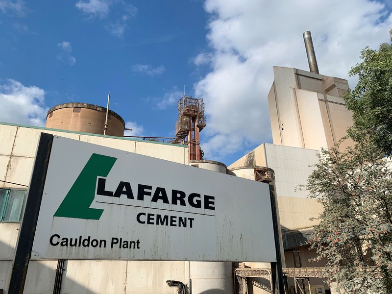 &copy; Reuters. An exterior view of the Lafarge Cement plant, owned by LafargeHolcim, in the central England village of Cauldon, Britain, September 17, 2021. REUTERS/John Geddie/ File Photo