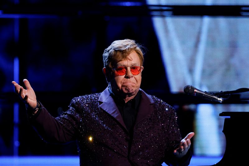 &copy; Reuters. Elton John em cerimônia do Rock & Roll Hall of Fame em Nova York
 3/11/2023   REUTERS/Eduardo Munoz