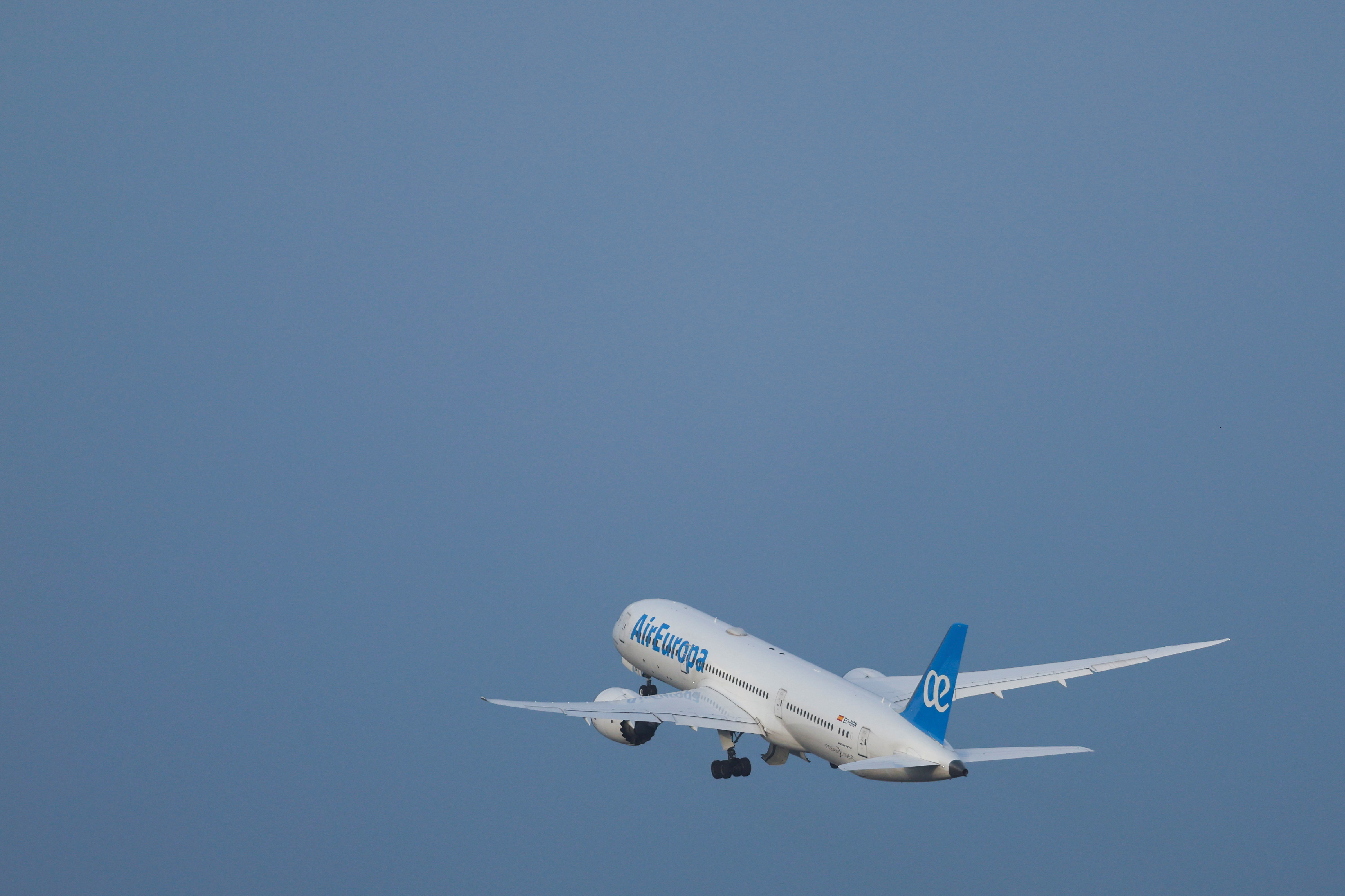 &copy; Reuters. A Boeing 787-9 Dreamliner of the Air Europa company takes off from Gran Canaria airport, in Telde, Gran Canaria, Spain, February 21, 2023. REUTERS/Borja Suarez