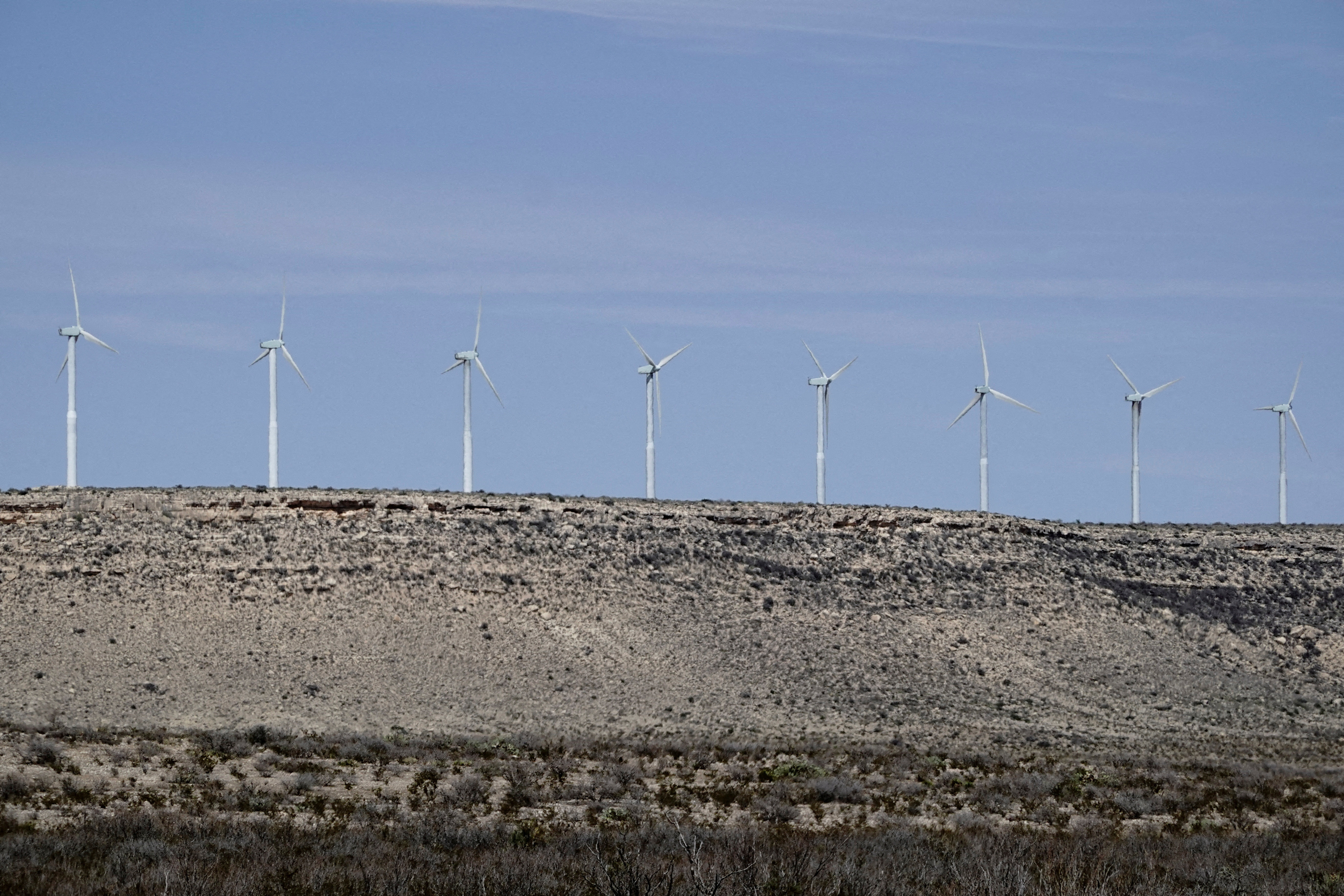 &copy; Reuters. FILE PHOTO: A general view of Vestas V-47 660 kilowatt wind turbines, part of the Indian Mesa Wind Farm owned by NextEra Energy Resources, near Fort Stockton, Texas, U.S., March 17, 2023. REUTERS/Bing Guan/File Photo