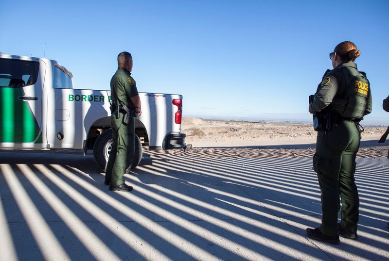 &copy; Reuters. United States Border Patrol agent Anna Y. Davalos and another Border Patrol agent patrol the border in the El Centro sector in El Centro, California, U.S. December 14, 2021.  REUTERS/Erin Siegal McIntyre/File Photo