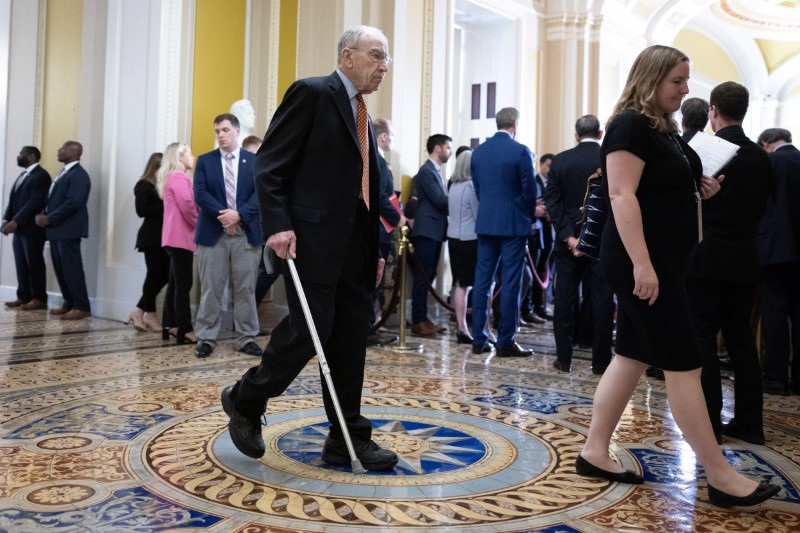 &copy; Reuters. FILE PHOTO: U.S. Senator Chuck Grassley (R-IA) walks with a cane into the Senate Chamber, during the weekly Senate Policy Luncheon Press Conferences on Capitol Hill in Washington, U.S., April 26, 2023. REUTERS/Tom Brenner/File Photo