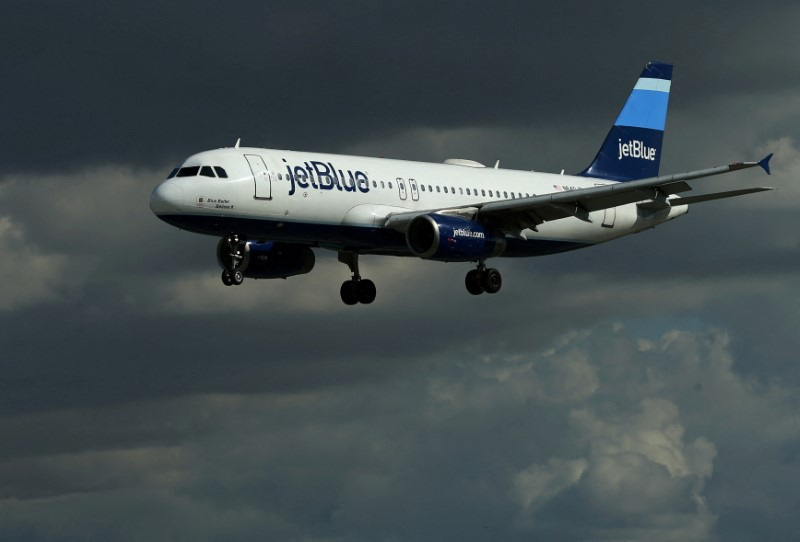 &copy; Reuters. FILE PHOTO: A JetBlue aircraft comes in to land at Long Beach Airport in Long Beach, California, U.S., January 24, 2017.   REUTERS/Mike Blake/File Photo