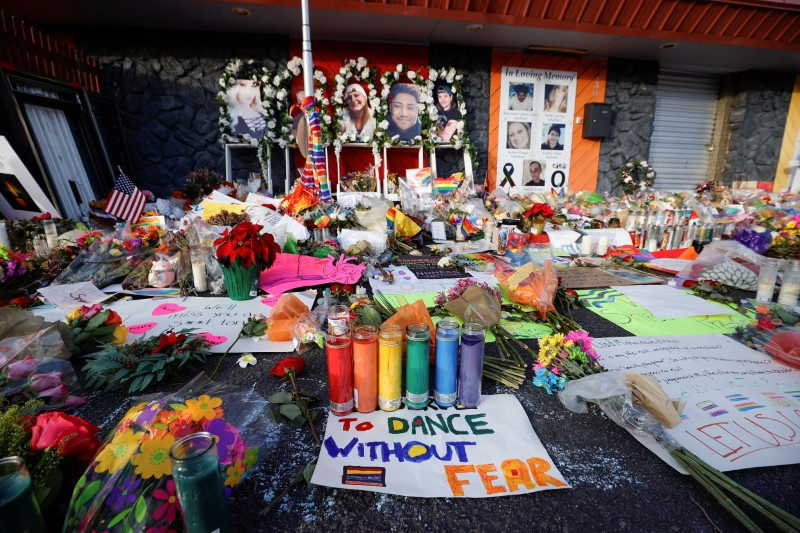 &copy; Reuters. Flowers, candles, and mementos are left at a memorial after a mass shooting at LGBTQ nightclub Club Q in Colorado Springs, Colorado, U.S. November 26, 2022.  REUTERS/Isaiah J. Downing/File Photo