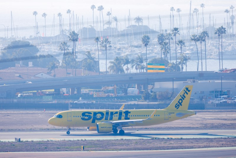 © Reuters. A Spirit Airlines aircraft prepares to depart San Diego International Airport in San Diego, California, U.S., January 16, 2024 after a federal judge on Tuesday blocked JetBlue Airways planned $3.8 billion acquisition of ultra-low-cost carrier.  REUTERS/Mike Blake