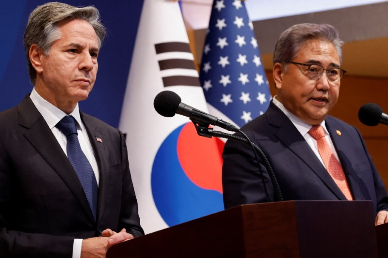 &copy; Reuters. 韓国と米国は在韓米軍の駐留経費分担方法について、２０２４年米大統領選挙前の合意を目指して早期に協議を開始することで合意したと、韓国メディアが１６日に伝えた。写真はブリンケ