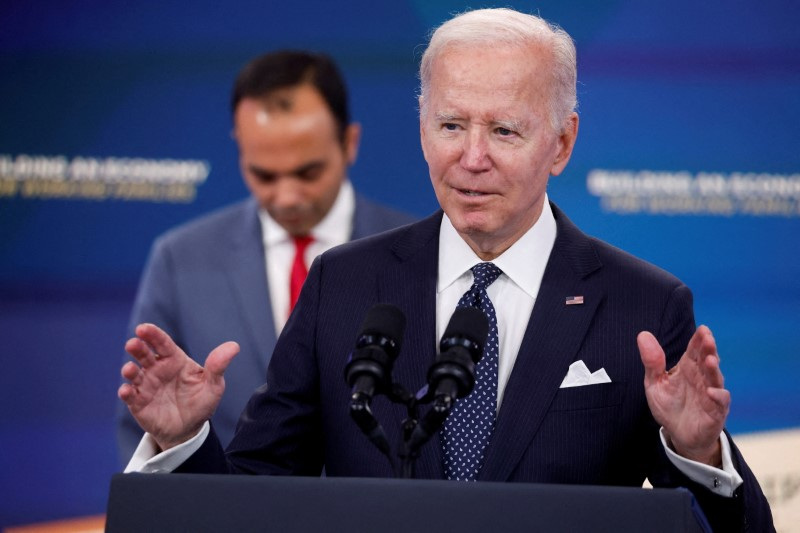 &copy; Reuters. FILE PHOTO: U.S. President Joe Biden delivers remarks on the U.S. economy from an auditorium on the White House campus in Washington, U.S. October 26, 2022.  REUTERS/Jonathan Ernst/File Photo