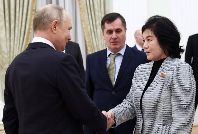 &copy; Reuters. Vladimir Putin e ministra norte-coreana Choe Son Hui em Moscou
 16/1/2024    Sputnik/Artem Geodakyan/Pool via REUTERS