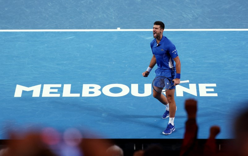 &copy; Reuters. El tenista serbio Novak Djokovic reacciona tras ganar su partido de segunda ronda contra el australiano Alexei Popyrin por el Abierto de Australia en Melbourne Park, Melbourne, Australia. 17 de enero, 2024. REUTERS/Eloisa Lopez