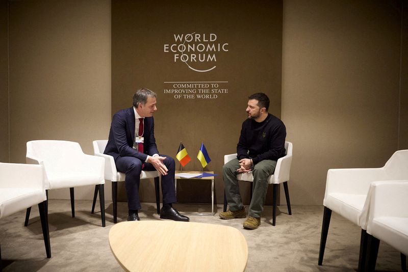 &copy; Reuters. Primeiro-ministro belga, Alexander De Croo, e presidente ucraniano,  Volodymyr Zelenskiy, se reúnem em Davos
16/01/2024
Serviço de Imprensa da Presidência da Ucrânia/Divulgação via REUTERS