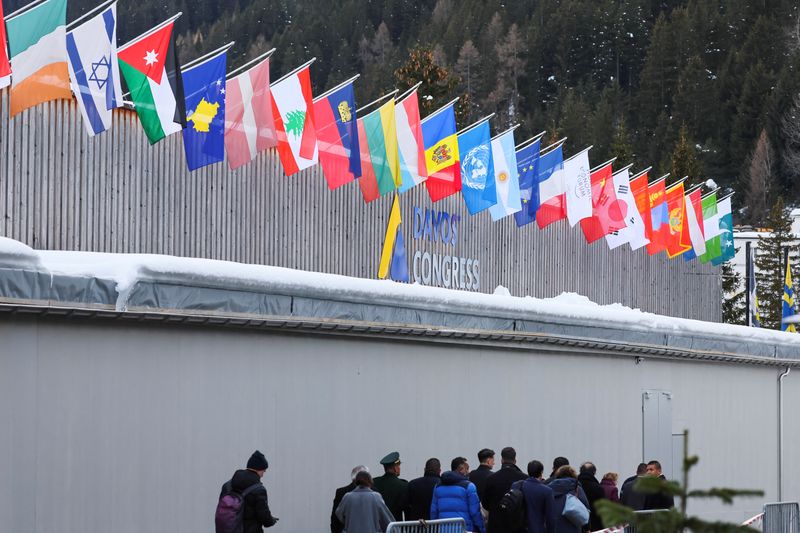 © Reuters. People walk outside Davos Congress Centre during the 54th annual meeting of the World Economic Forum, in Davos, Switzerland, January 17, 2024. REUTERS/Denis Balibouse