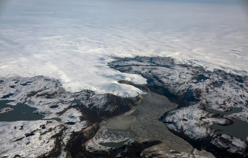 &copy; Reuters. حافة الصحيفة الجليدية في جرينلاند في صورة من أرشيف رويترز.