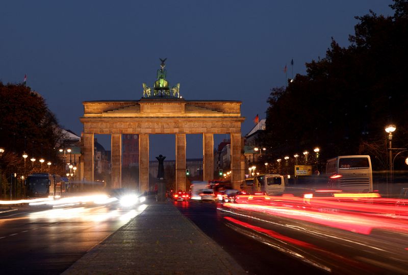 &copy; Reuters. FILE PHOTO: Car traffic makes its way on a road in front of the illuminated Brandenburg Gate in central Berlin, Germany, November 15, 2022. REUTERS/Lisi Niesner/File Photo